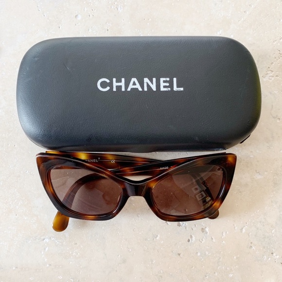 CHANEL Accessories - 🕶 VINTAGE CHANEL Cat Eye Tortoise Sunglasses